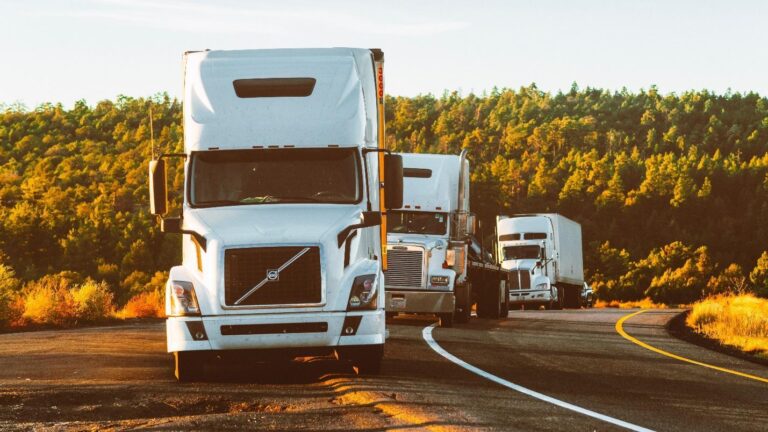 7 Expert Tips for Managing Financial & Technical Issues in Trucking