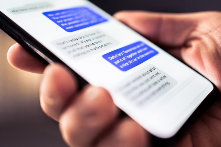 How to Read Text Messages from Another Phone without Them Knowing for Free