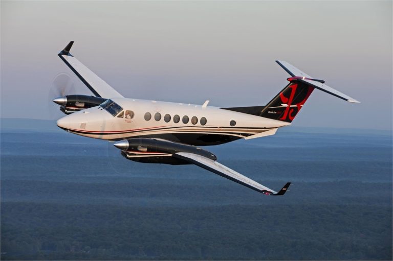 Historic First as Passenger Aircraft Lands Independently Using Garmin System