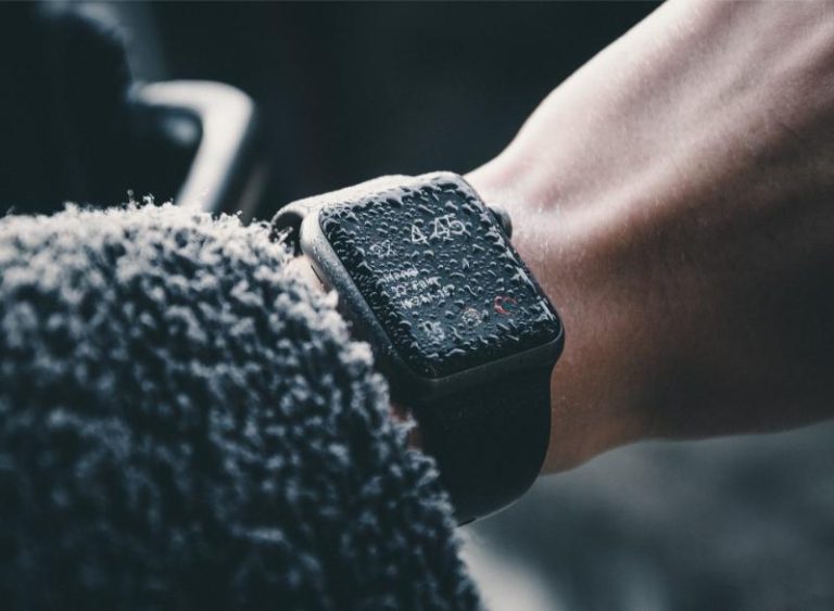 Why Smartwatches Struggle In Cold Weather And How To Extend Their Lifespan