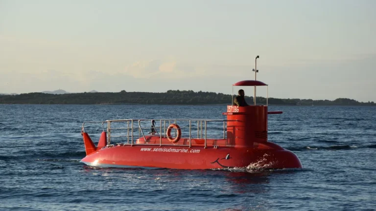 8 Autonomous Naval Submarines for Ocean Trenches