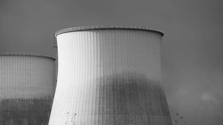 AI Nuclear Command: Risks & Dangers