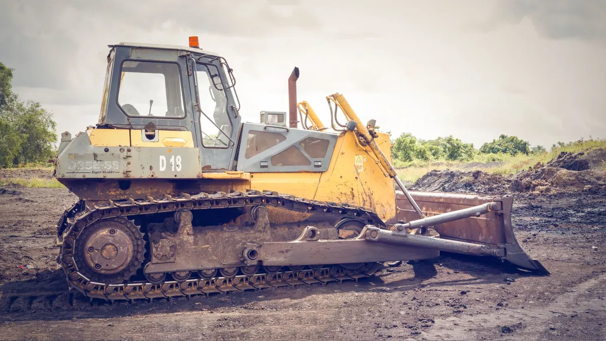 Heavy Tracked Recovery Vehicles with Lead