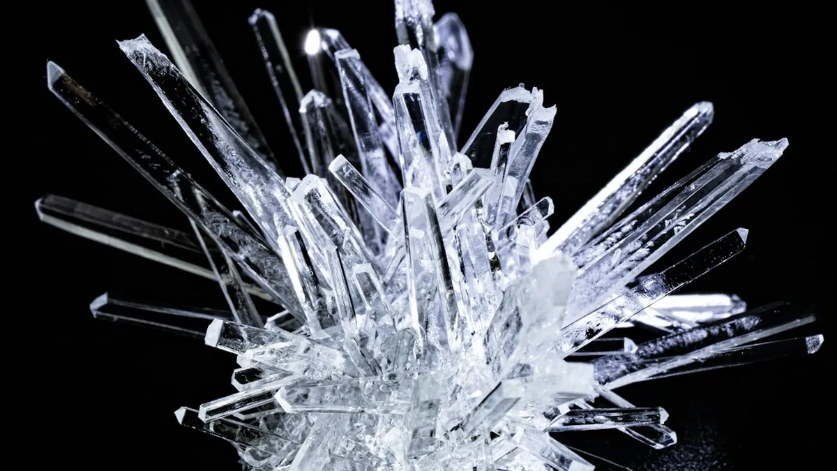 Photonic Crystal Structures That Manipulate Visible and Infrared Spectrum Simultaneously