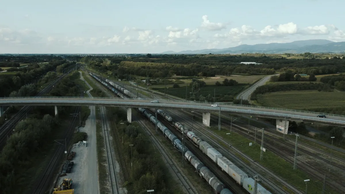 Supply Chain Optimization Through Predictive AI Logistics